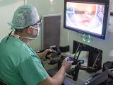 Pierwsza w UCK endoskopowa operacja usunięcia macicy z użyciem robota